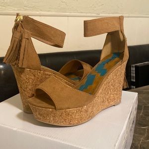 Qupid Ardor-97 Tassle Wedge